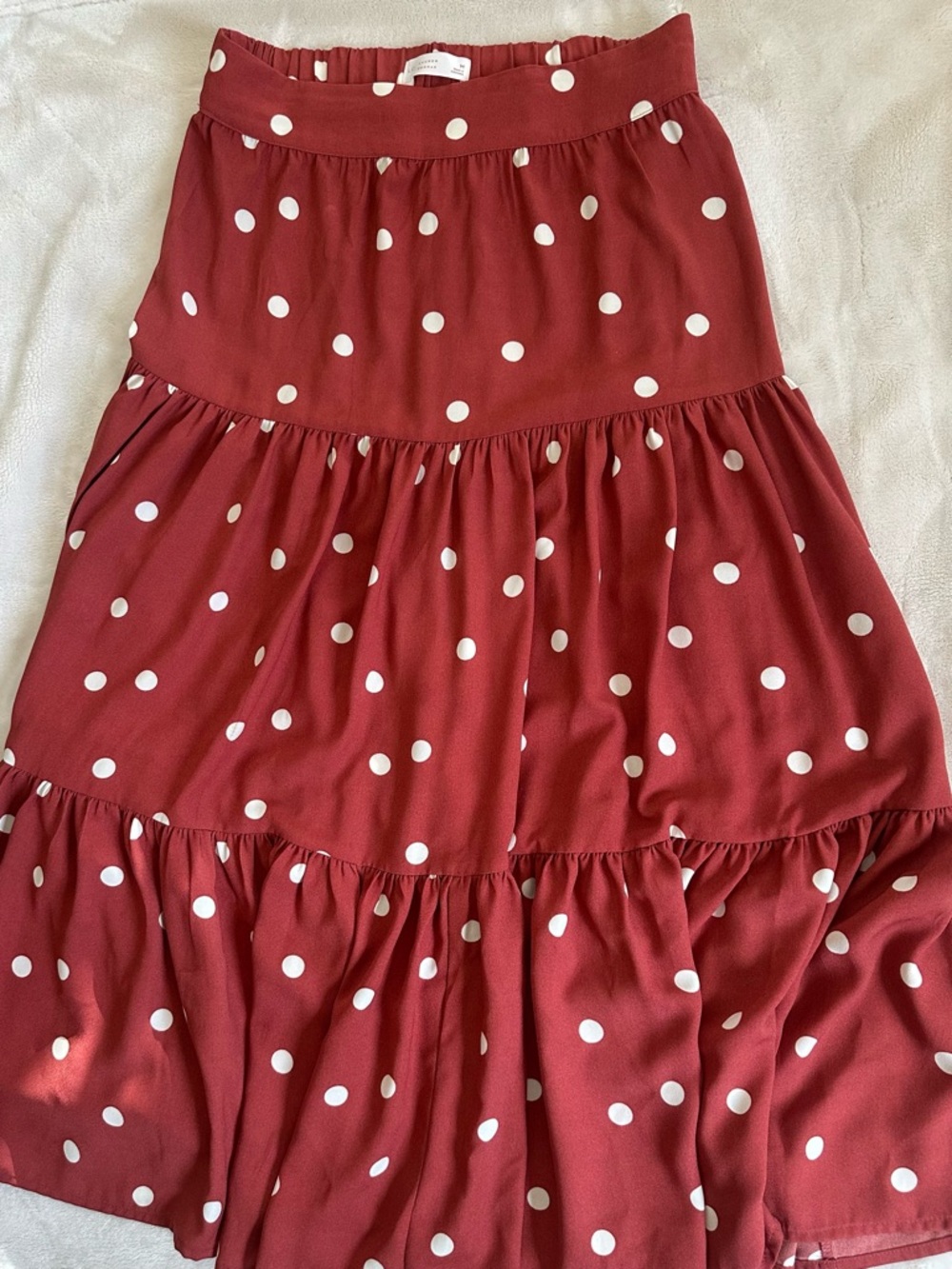 LC Lauren Conrad brick Red Polka Dot Skirt. 🧱
(M)